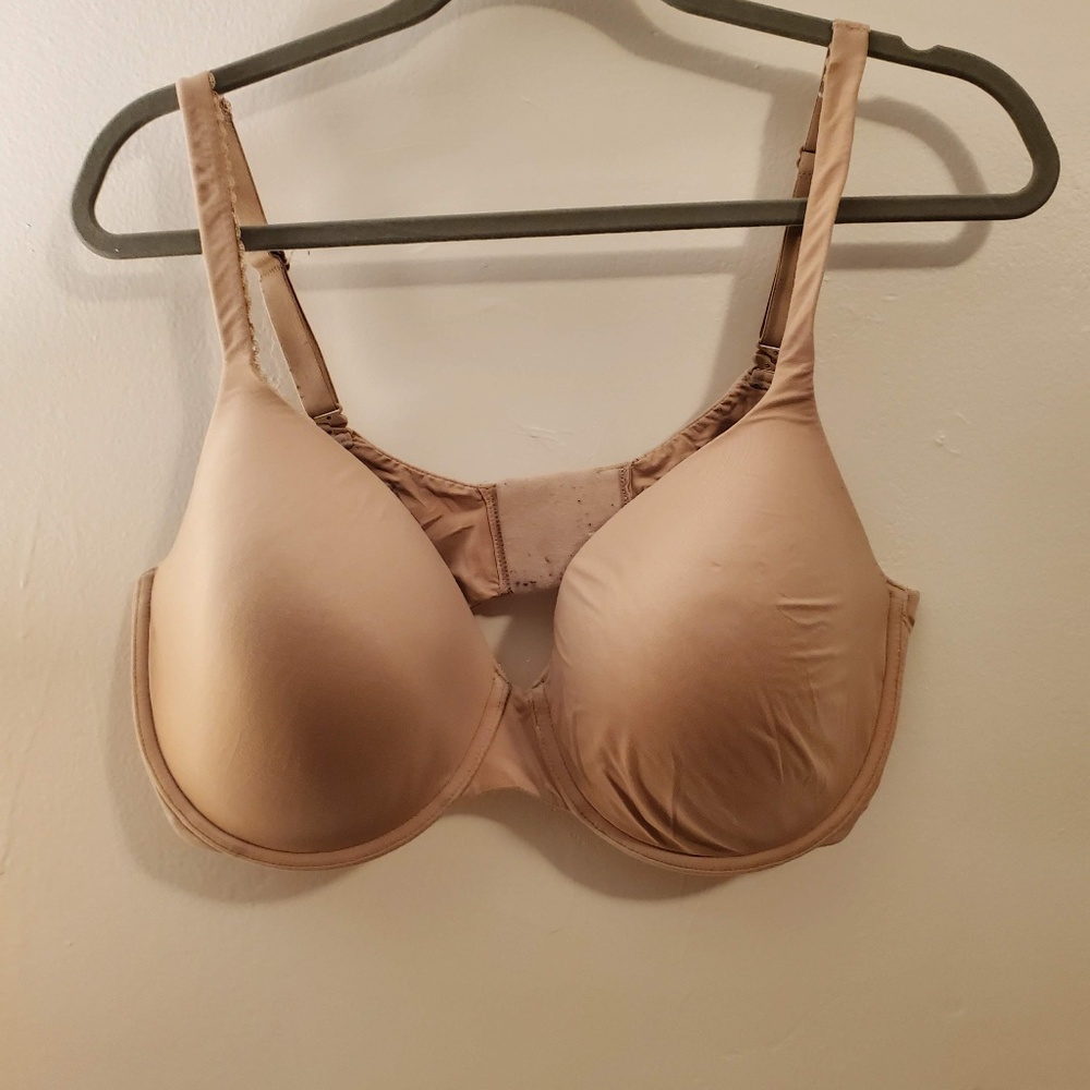 Nude VS Bra